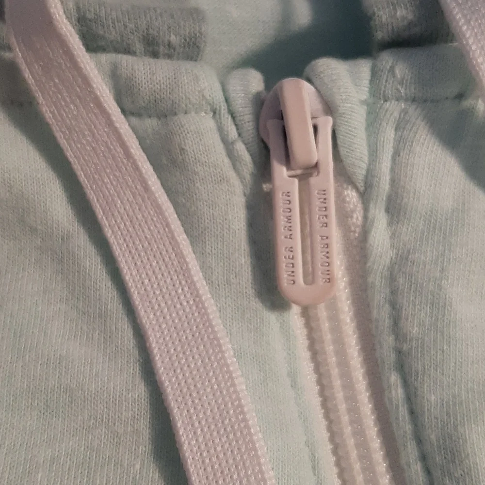 Lightweight under armour jacket - Picture 10 of 10